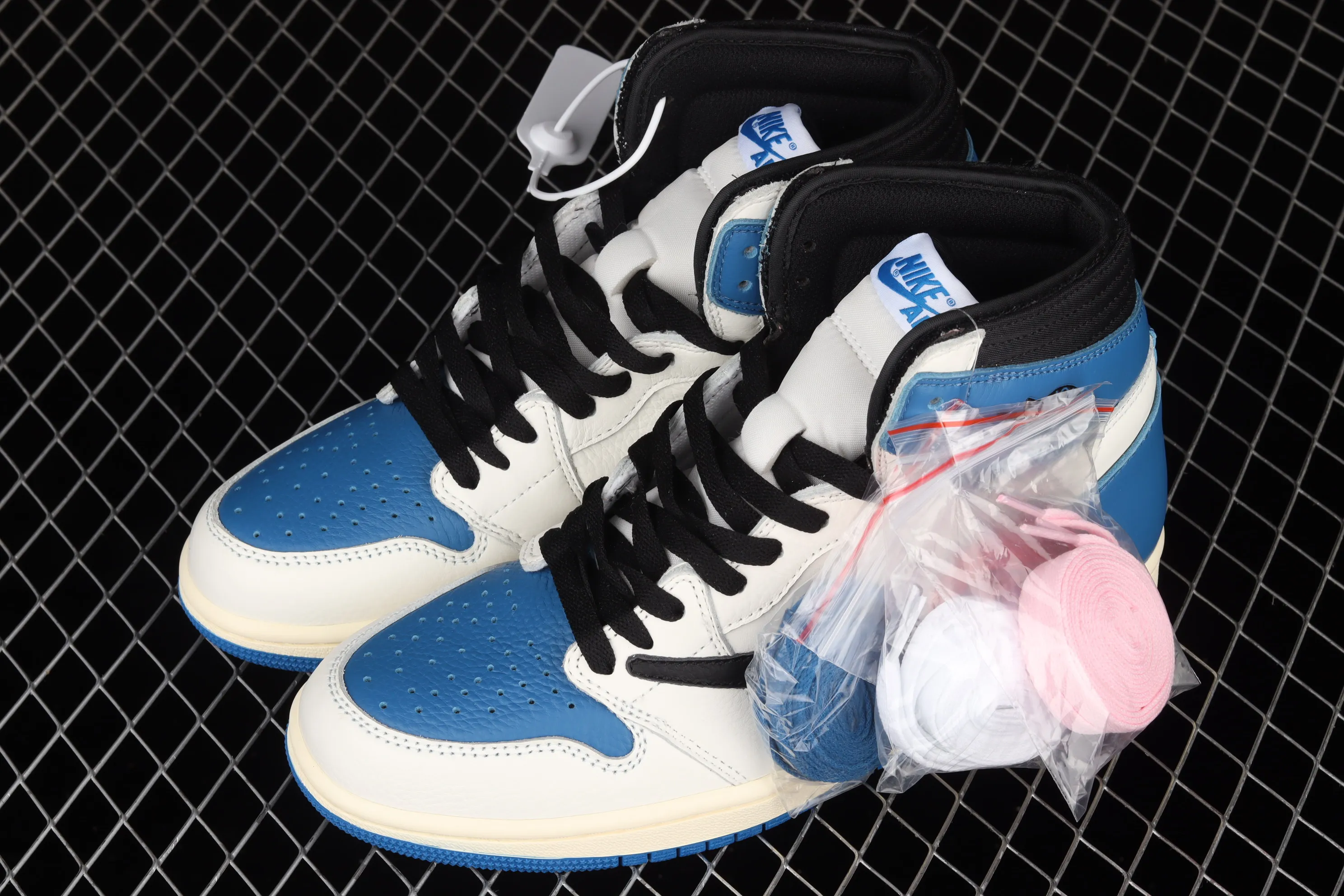 All categories Air Jordan Jordan series basketball shoes Air Jordan 1 High cost-effective version Travis Scott x Air Jordan 1 High OG AJ1 Joe 1 lightning overhead high top DH3227-105